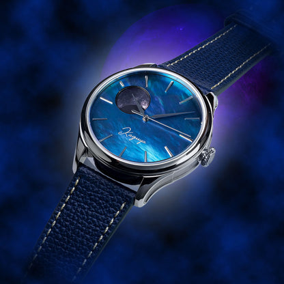 WANCHER Dream Moonphase Kaguya MURASAKI BLUE mit Vario-Lederband, Seitenansicht