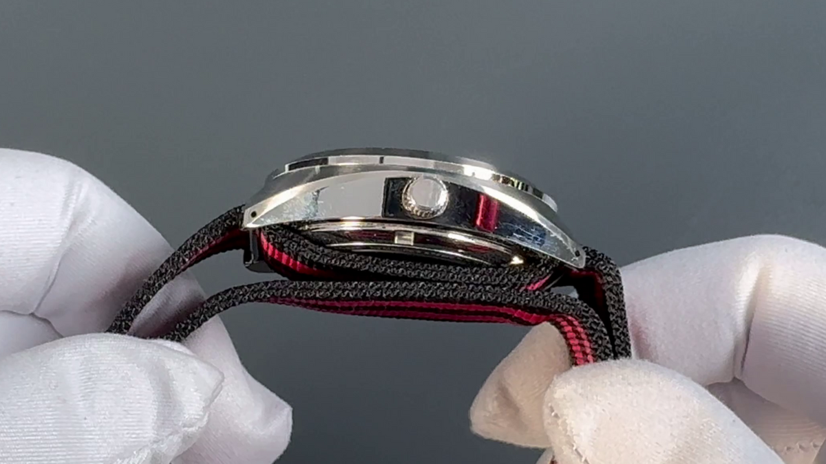 Seiko 5 Sports Limited Edition SRPA87K1 – rotes Carbon-Zifferblatt, Full Set (2016), gebraucht, inkl. neuem Lederarmband