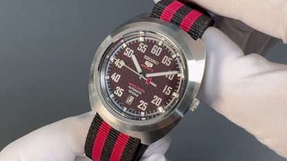 Seiko 5 Sports Limited Edition SRPA87K1 – rotes Carbon-Zifferblatt, Full Set (2016), gebraucht, inkl. neuem Lederarmband