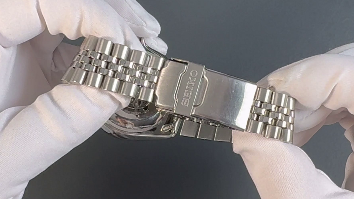 Seiko SKX007K2 Diver – Faltschließe mit Seiko-Logo