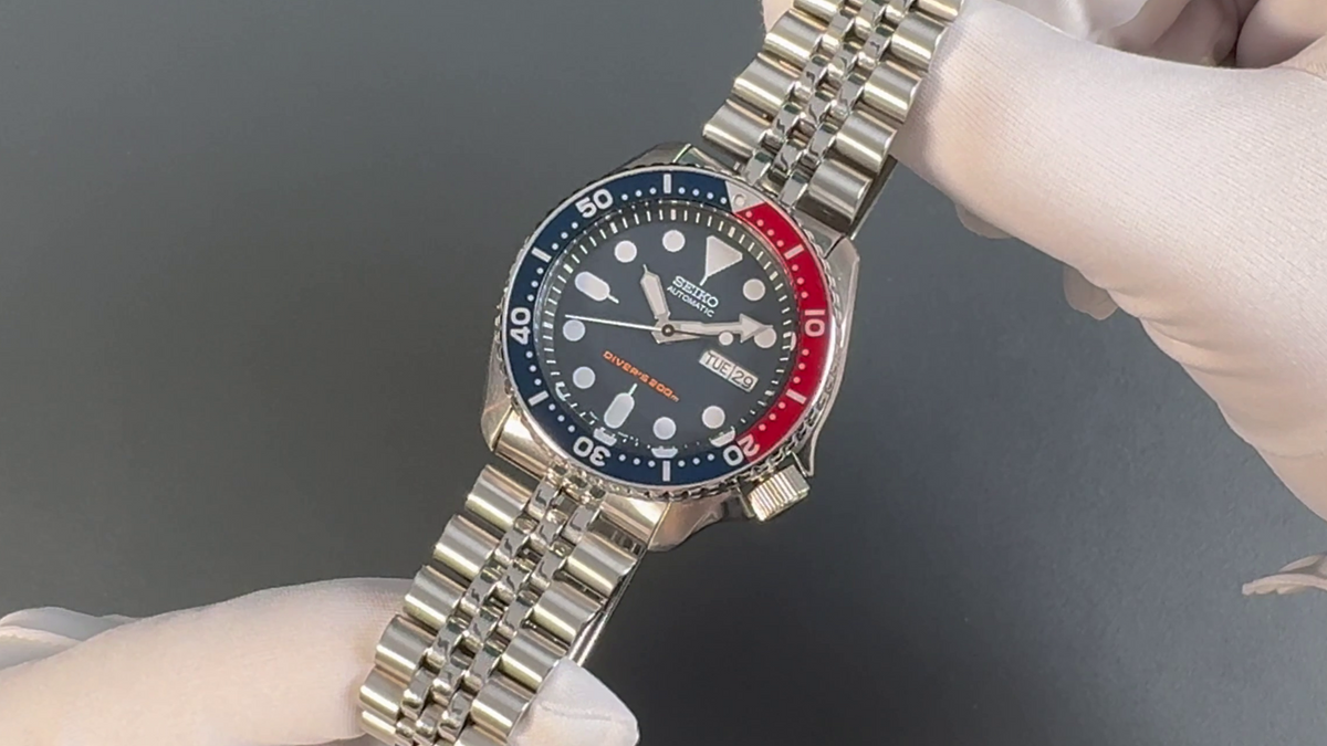 Seiko SKX009K2 Pepsi – Zifferblatt mit Jubiléband