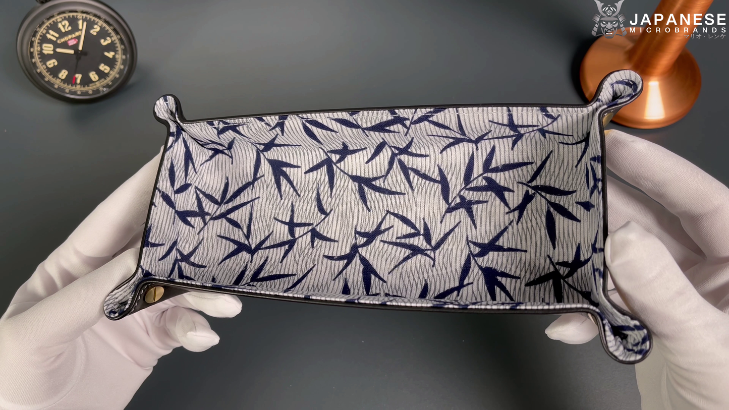 Plateau exclusif pour montres et bijoux – Pièces uniques fabriquées à la main à partir de tissus de kimonos japonais originaux, motif Branches du Japon bleu et blanc 24 x 12
