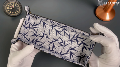 Plateau exclusif pour montres et bijoux – Pièces uniques fabriquées à la main à partir de tissus de kimonos japonais originaux, motif Branches du Japon bleu et blanc 24 x 12