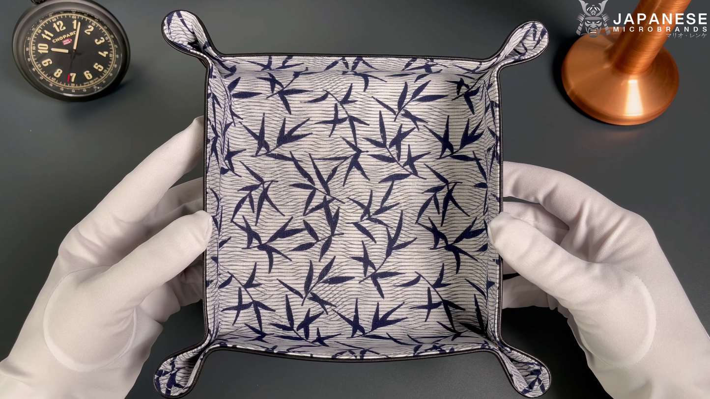 Plateau exclusif pour montres et bijoux – pièces uniques fabriquées à la main à partir de tissus de kimonos japonais originaux, modèle Japan Branches Bleu Blanc 20 x 20