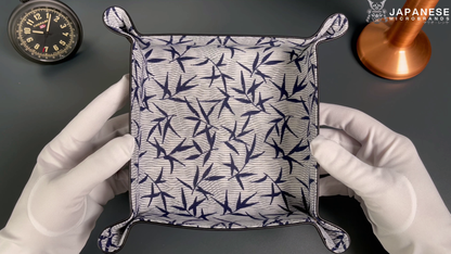 Plateau exclusif pour montres et bijoux – pièces uniques fabriquées à la main à partir de tissus de kimonos japonais originaux, modèle Japan Branches Bleu Blanc 20 x 20