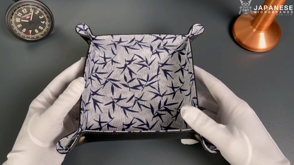 Plateau exclusif pour montres et bijoux – pièces uniques fabriquées à la main à partir de tissus de kimonos japonais originaux, modèle Japan Branches Bleu Blanc 20 x 20