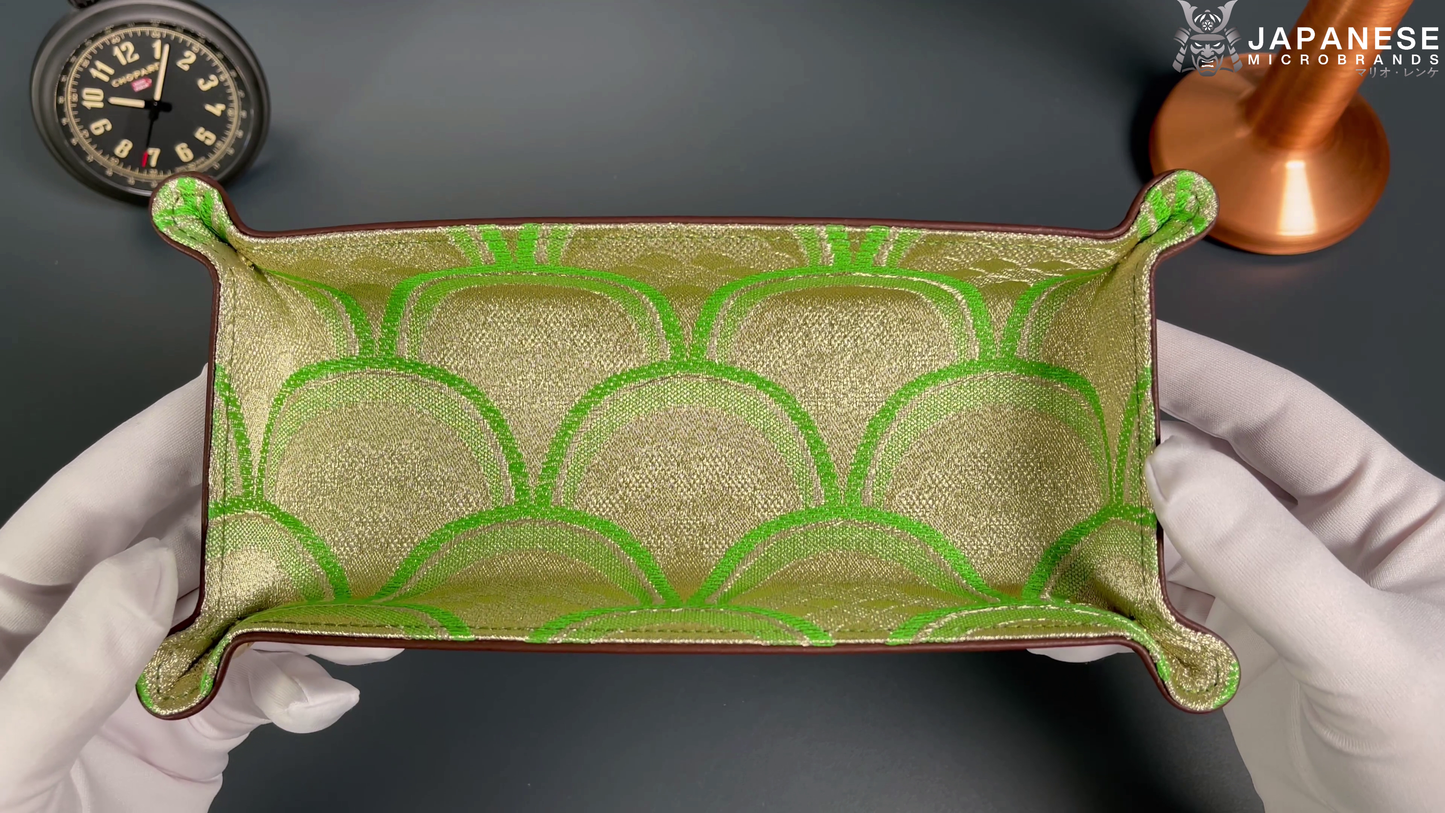 Plateau exclusif pour montres et bijoux – Pièces uniques réalisées à la main à partir de tissus de kimono japonais originaux, modèle Japon, motif écailles de poisson or et vert, 24 x 12 cm