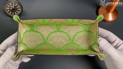 Plateau exclusif pour montres et bijoux – Pièces uniques réalisées à la main à partir de tissus de kimono japonais originaux, modèle Japon, motif écailles de poisson or et vert, 24 x 12 cm