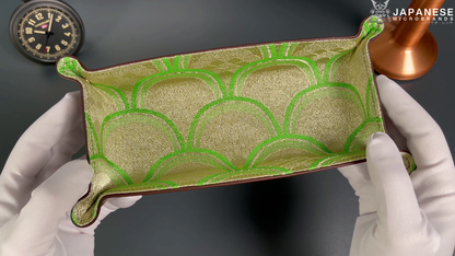 Plateau exclusif pour montres et bijoux – Pièces uniques réalisées à la main à partir de tissus de kimono japonais originaux, modèle Japon, motif écailles de poisson or et vert, 24 x 12 cm