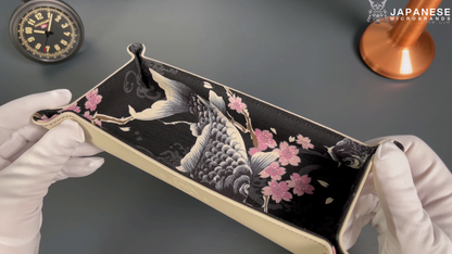 Plateau exclusif pour montres et bijoux – Pièces uniques réalisées à la main à partir de tissus de kimono japonais originaux, modèle Kois, noir et rose, 24 x 12 cm