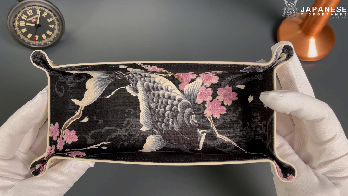 Plateau exclusif pour montres et bijoux – Pièces uniques réalisées à la main à partir de tissus de kimono japonais originaux, modèle Kois, noir et rose, 24 x 12 cm