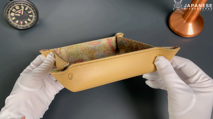 Plateau exclusif pour montres et bijoux – pièces uniques fabriquées à la main à partir de tissus de kimonos japonais originaux, modèle Paysage japonais pastel, 20 x 20