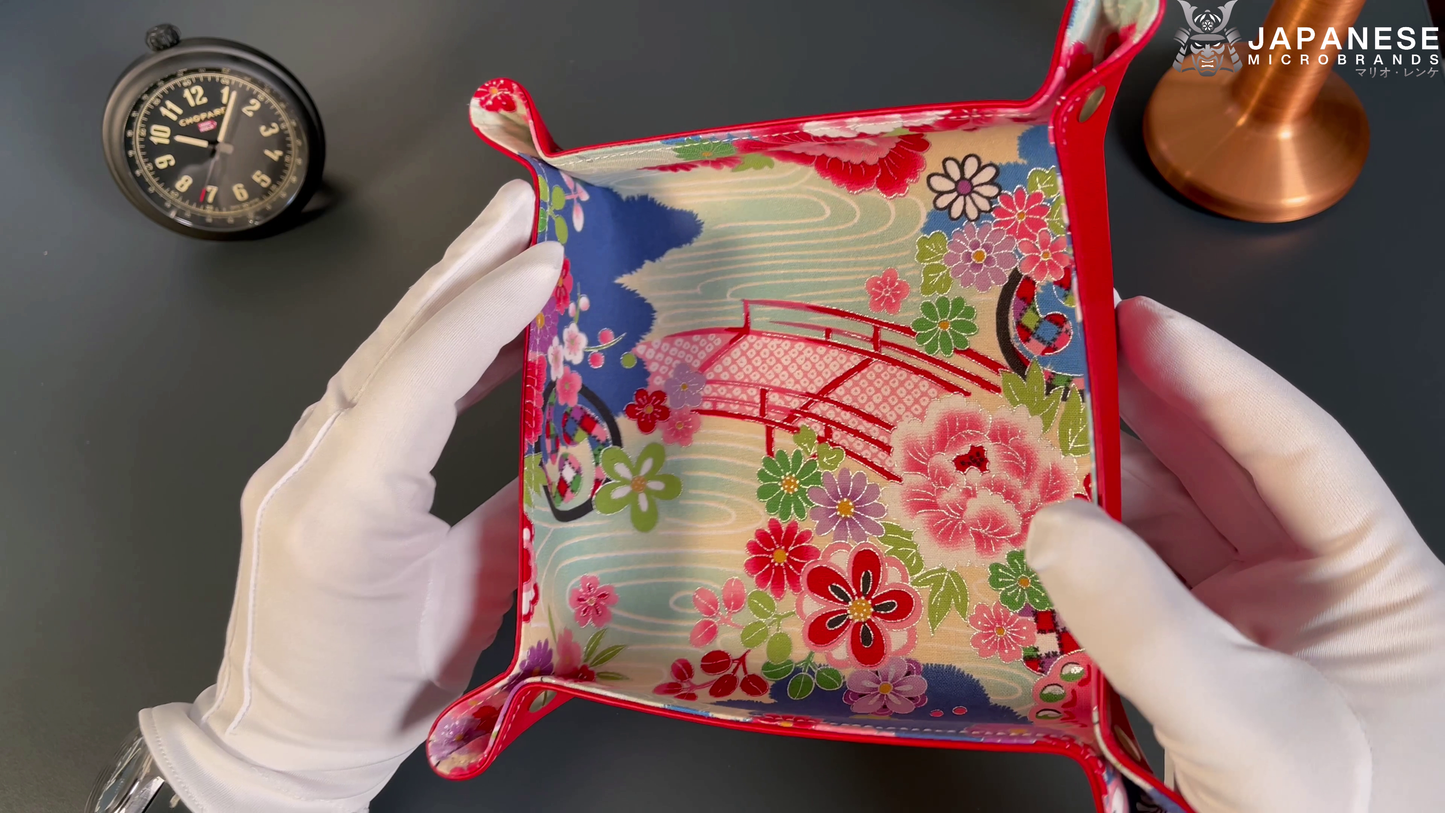 Plateau exclusif pour montres et bijoux – pièces uniques réalisées à la main à partir de tissus de kimonos japonais originaux, modèle Pont japonais et Papillon, 20 x 20 cm