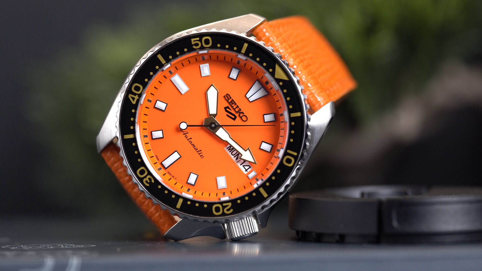 SEIKO トランジスタ 掛時計 TA538 オレンジ 四角形 幅32cm オンライン SEIKO トランジスタ 掛時計 TA538 オレンジ 四角形 幅32cm オンライン