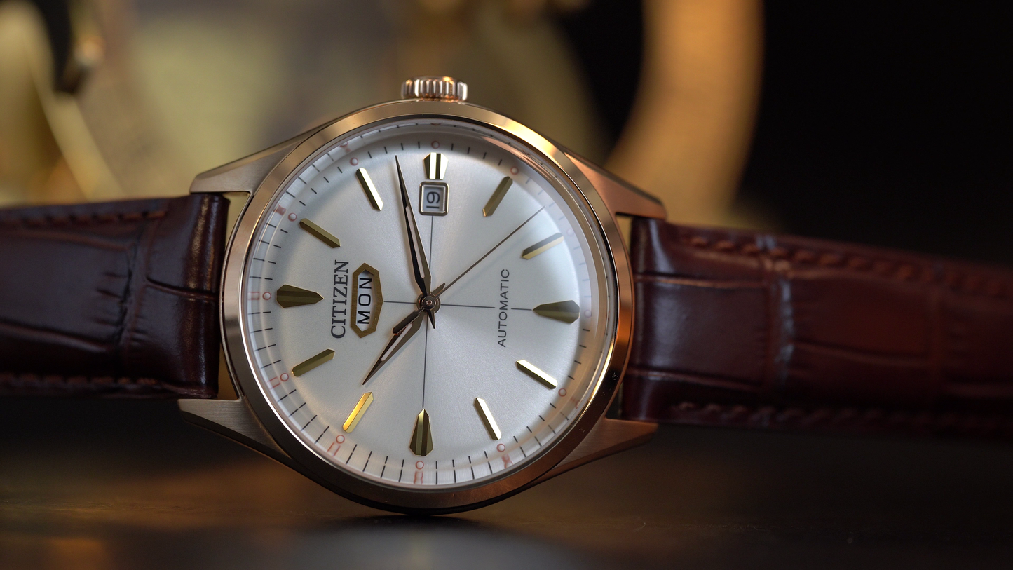 Citizen Herrenuhr Automatik 40mm Tag Datum - Ref. NH8393-05AE
